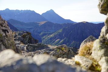 Tatry: Seria wypadków w górach. Turysta zginął po upadku z Zawrat