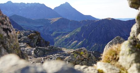 Tatry: Seria wypadków w górach. Turysta zginął po upadku z Zawrat