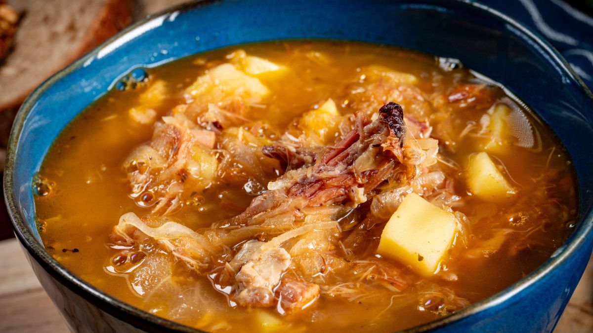 Kapuśniak z rozgrzewającym dodatkiem idealny na zimę