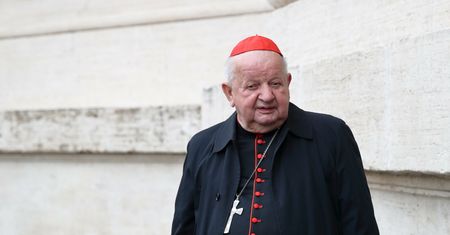 Nowa wypowiedź Dziwisza o Janie Pawle II. Piosenka w reakcji duchownego