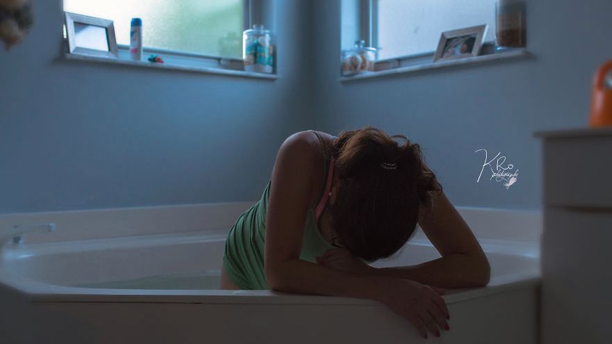 Fotoreportaż z naturalnego porodu w wannie. Czy granice nie zostały przekroczone? 1