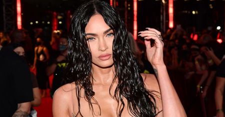 Megan Fox naraziła się swoją zmysłową sesją: "40-letnia matka publikuje takie G**NO". Wzięła odwet w komentarzu: "Który z MOICH BYŁYCH to napisał?"