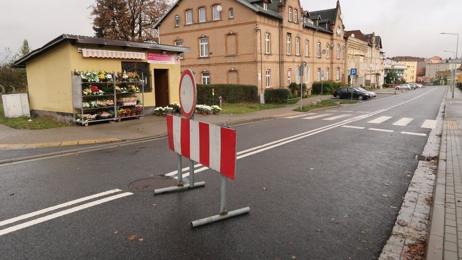 Wszystkich Świętych 2025 w Wałbrzychu. Zmiana organizacji ruchu w rejonie cmentarzy