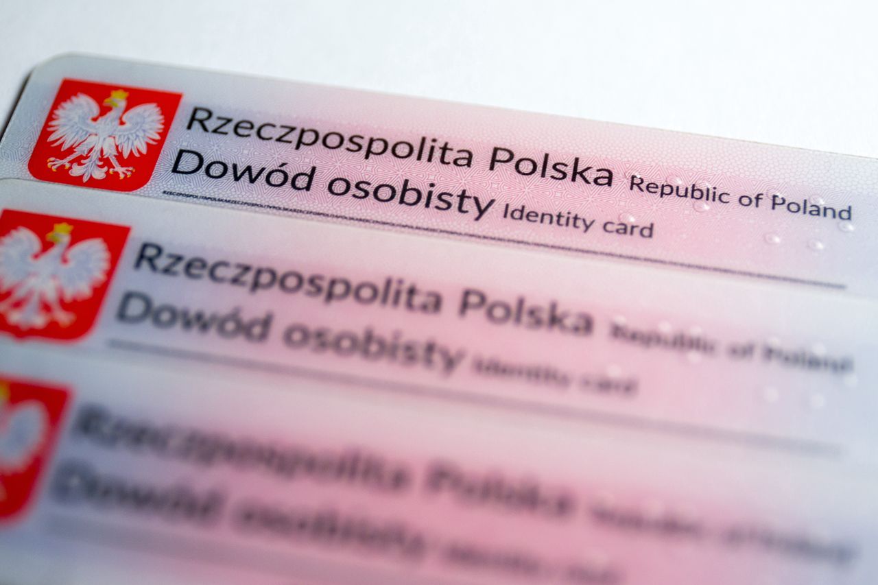 Polacy dostali wadliwe dowody osobiste. Minimum kilkaset e-dowodów ma złe dane