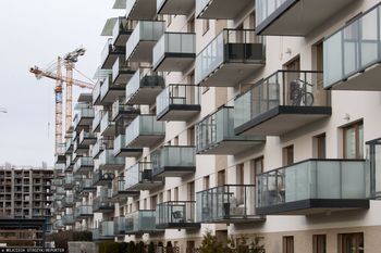 Nabywcy mieszkań będą dodatkowo płacić za schody i balkony? Są niejasności