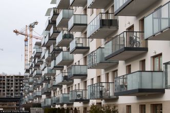 Nabywcy mieszkań będą dodatkowo płacić za schody i balkony? Są niejasności