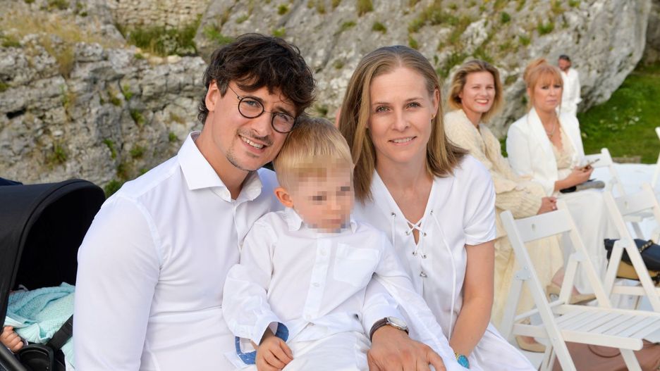Mateusz Damięcki z żoną Pauliną i synem