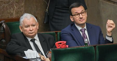 Rząd wydał gigantyczną kwotę poza budżetem. Przez to ten "staje się fikcją"