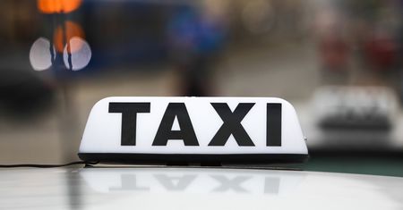 Dłużej trzeba czekać na taksówkę. Na horyzoncie podwyżki za przejazd taxi