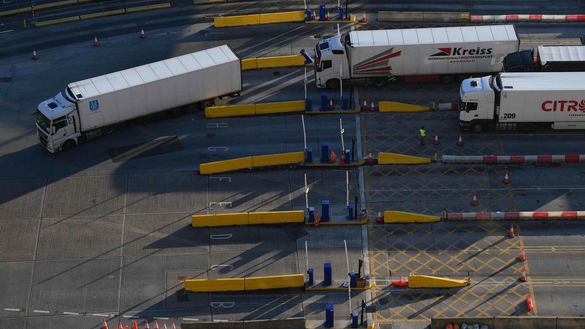 Dover, ciężarówki opuszczające Wielką Brytanię