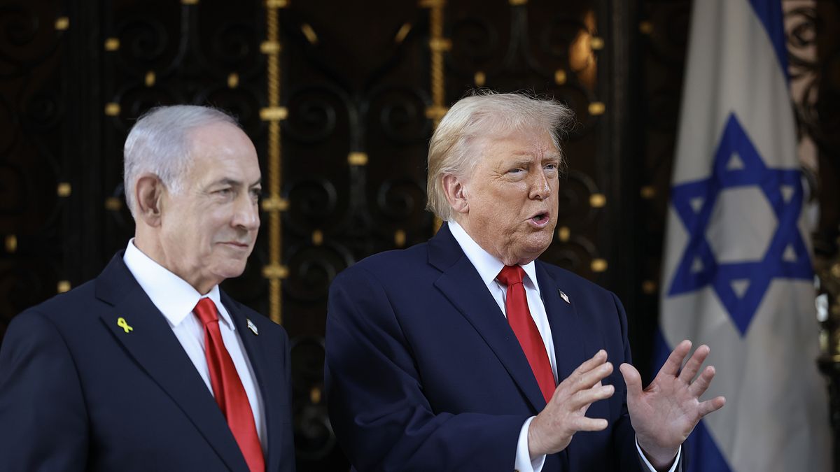 PALM BEACH, FLORIDA - DECEMBER 29: U.S. President Donald Trump welcomes Israeli Prime Minister Benjamin Netanyahu to his Mar-a-Lago club on December 29, 2025 in Palm Beach, Florida. The two leaders are scheduled to hold a bilateral meeting to discuss regional security in the Middle East as well as the U.S.-Israel partnership.  (Photo by Joe Raedle/Getty Images)