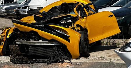 Wypadek w Krakowie. Śledczy mówią o piątym pasażerze