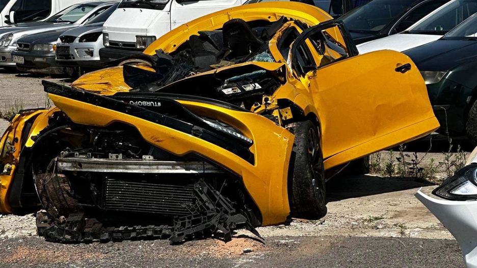 Zniszczone renault megane