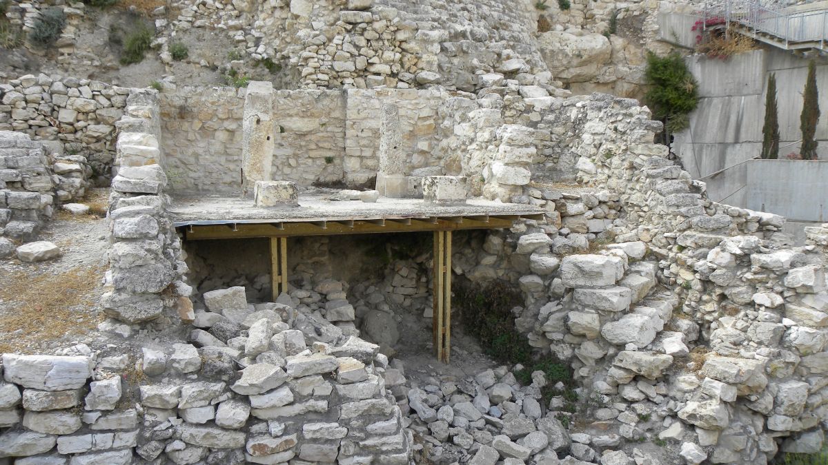 Deskę sedesową sprzed 2500 lat odkryto w Jerozolimie