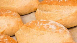 Najgorsze pieczywo na śniadanie. Diabetolożka odradza