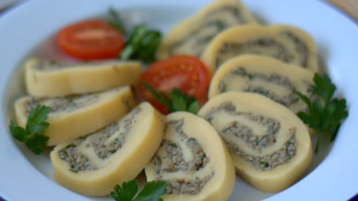 Rolada serowa z pieczarkami