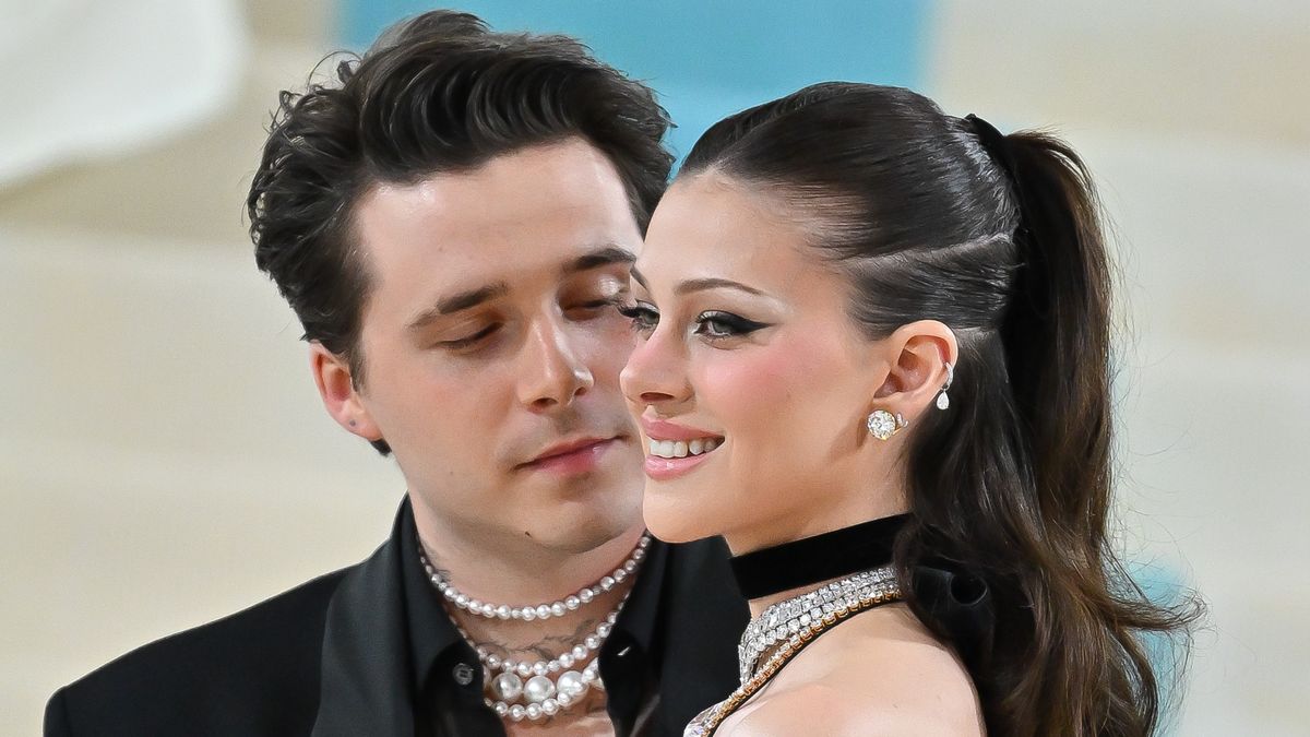NEW YORK, NEW YORK - MAY 02:  Brooklyn Beckham and Nicola Peltz arrive to The 2023 Met Gala Celebrating "Karl Lagerfeld: A Line Of Beauty" at The Metropolitan Museum of Art on May 01, 2023 in New York City.  (Photo by James Devaney/GC Images)