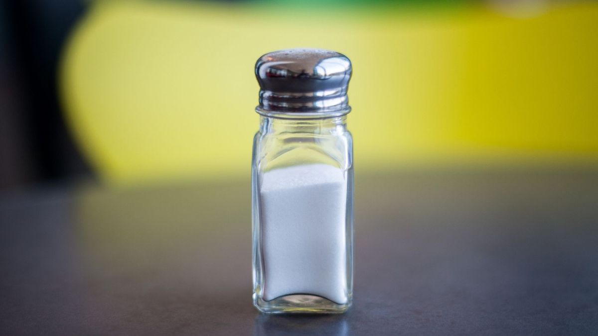 Nadmiar soli w diecie może powodować obrzęki całego ciała