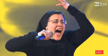 Słynna zakonnica z "The Voice of Italy" zrzuciła habit. Nie uwierzycie, jak teraz wygląda