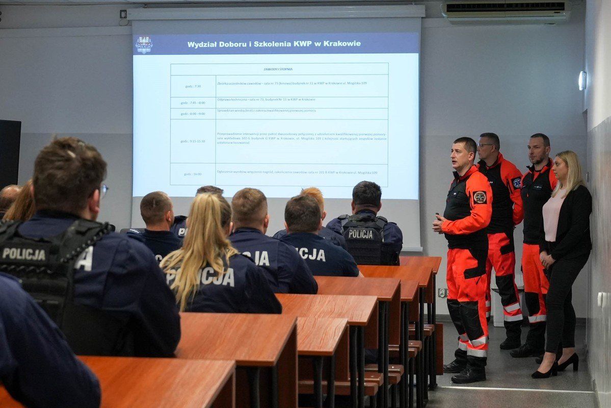 Eliminacje wojewódzkie policjantów z udzielania pierwszej pomocy odbyły się w Krakowie.
