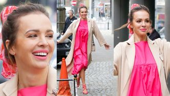 Anna Wendzikowska radośnie hasa w różowych sandałkach przed studiem "DDTVN" (ZDJĘCIA)