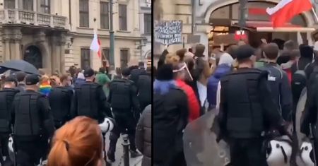 Odłożyli hełmy i tarcze. Policjanci przeszli na stronę protestujących