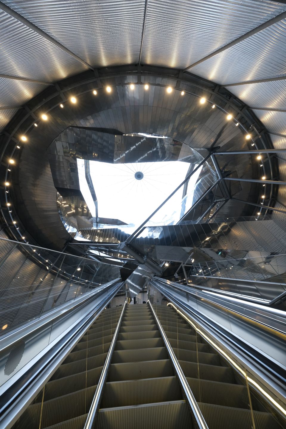 Stacja jest najgłębiej zlokalizowanym dworcem we Francji