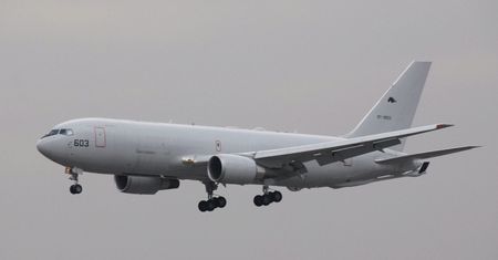 KC-767 dostarcza sprzęt Ukrainie. Co to za maszyna?