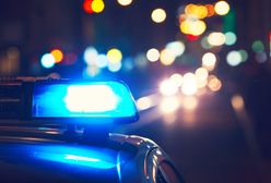 Poważny wypadek na osiedlu. Pijany 19-latek wypadł z okna