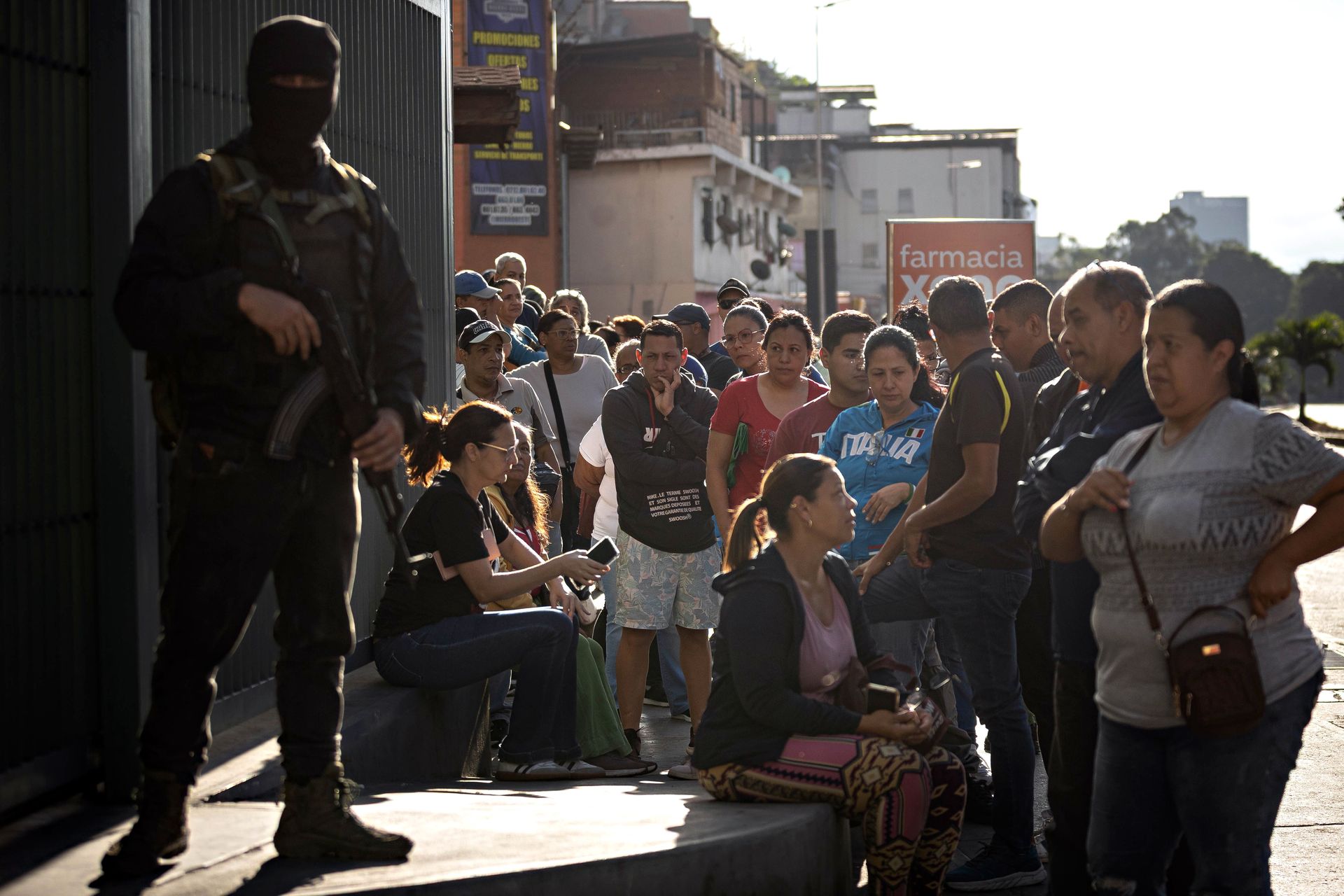 wiadomości,aktualności,WP Wiadomości Caracas po uprowadzeniu Maduro. Kolejki do sklepów i uzbrojone patrole