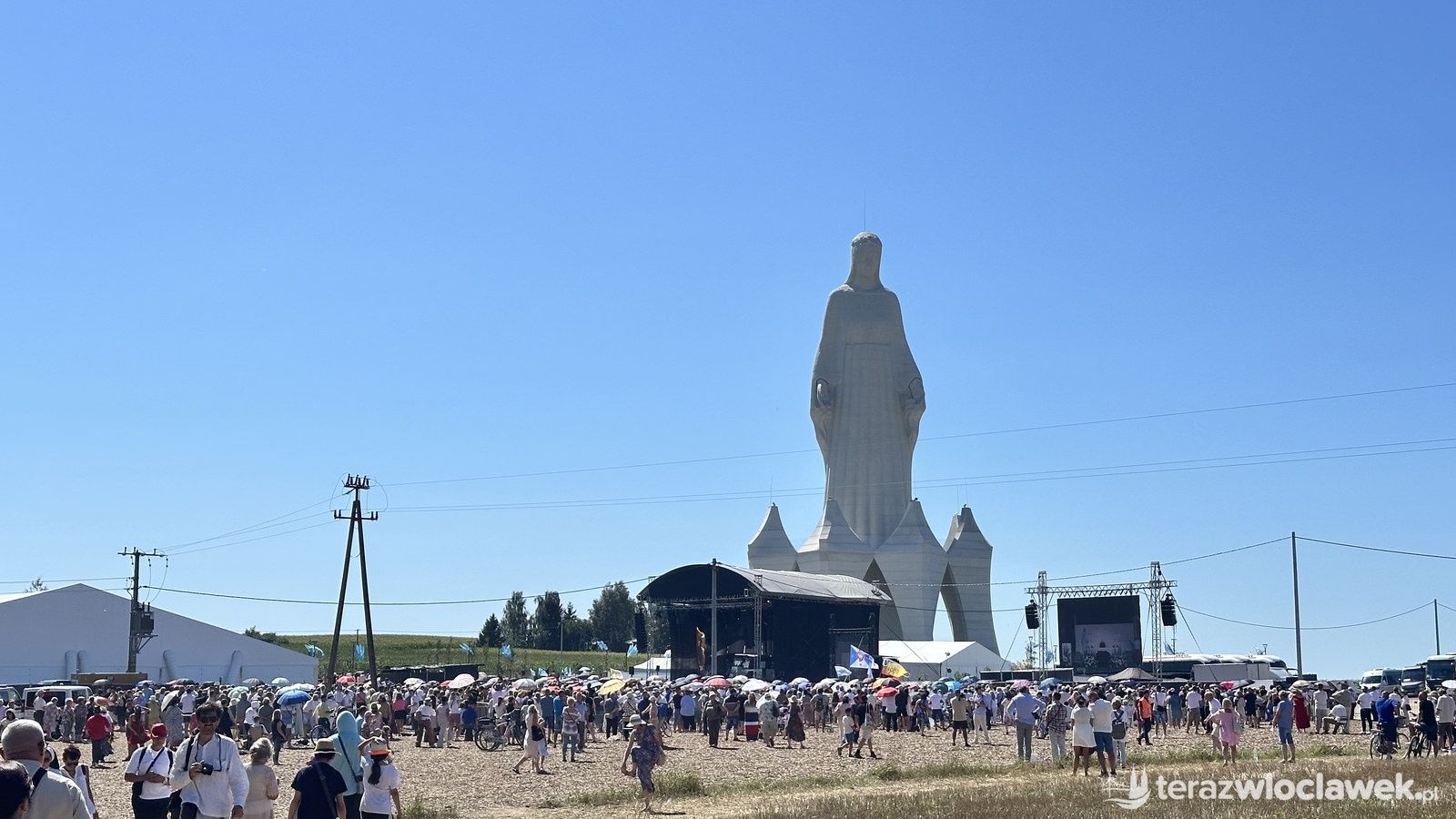 Poświęcono monumentalny pomnik Matki Bożej