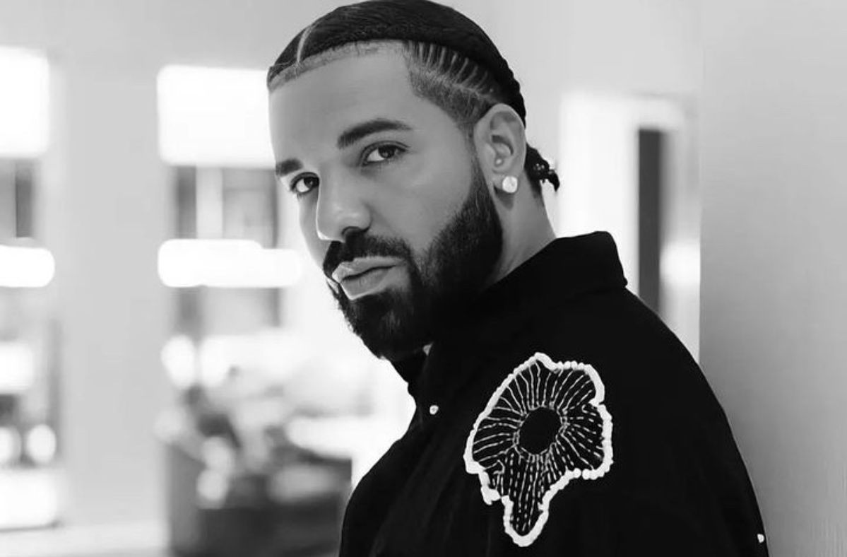 Drake got his face tattooed.