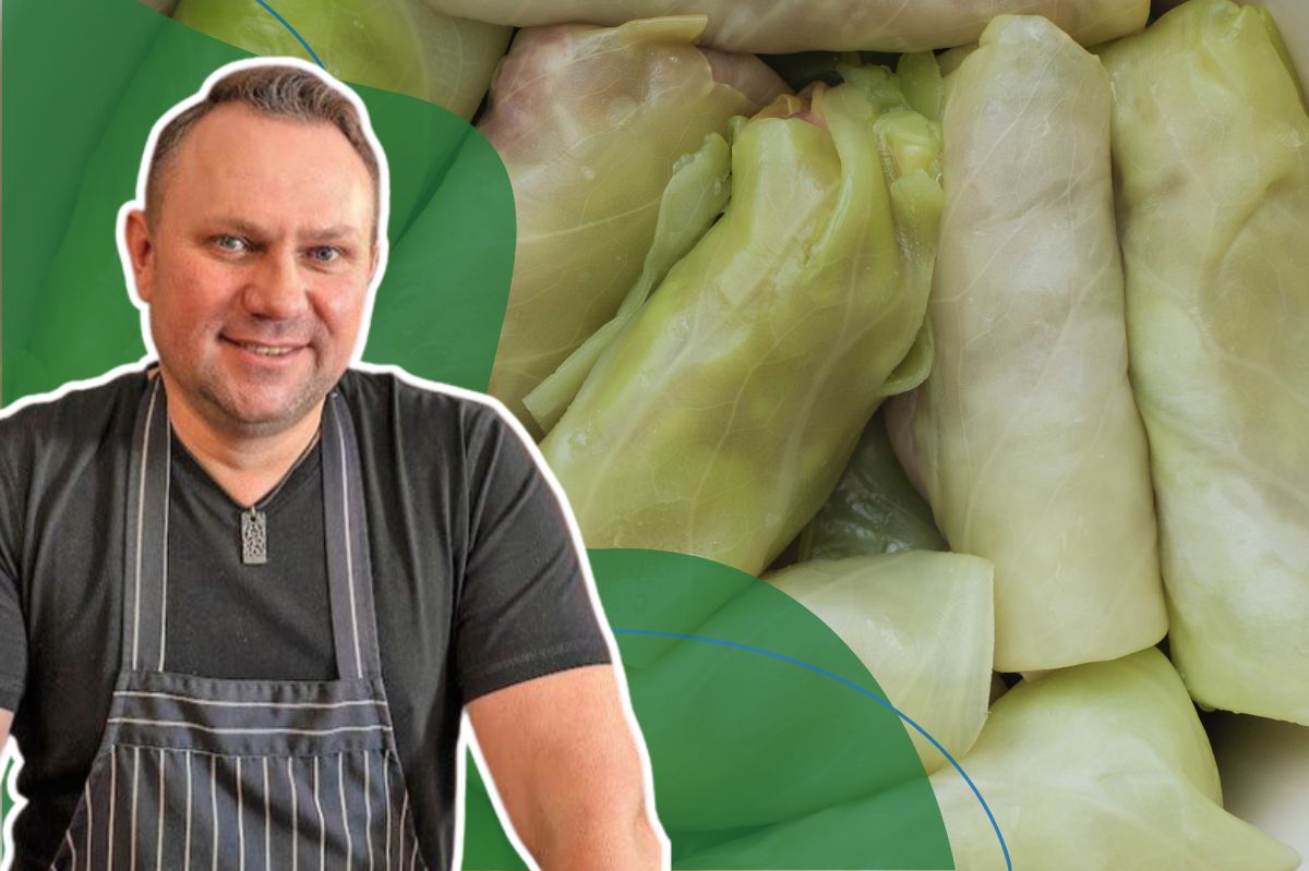 Podpatrzyłam trik u Strzelczyka. W kilka minut kapusta na gołąbki jest miękka, a liście same odchodzą