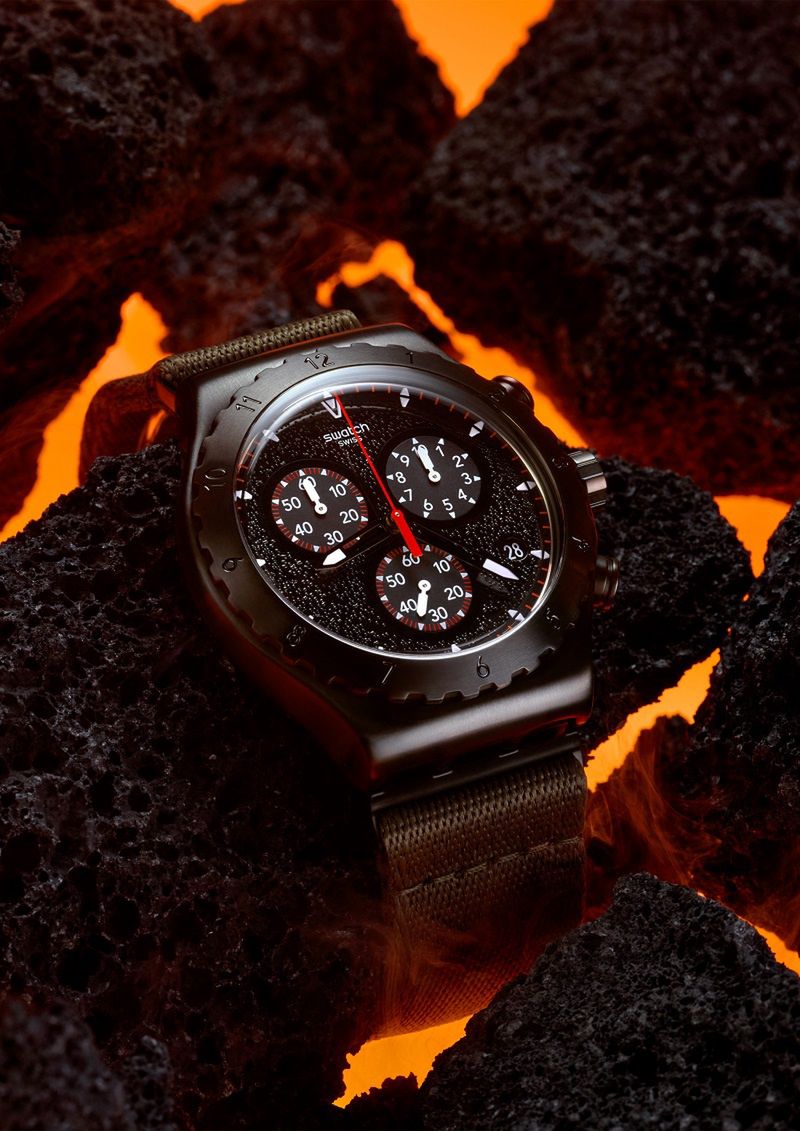 BY THE BONFIRE
NEW IRONY CHRONO, teksturowana czarna tarcza w rozmiarze 43 mm, tekstylny pasek w kolorze khaki