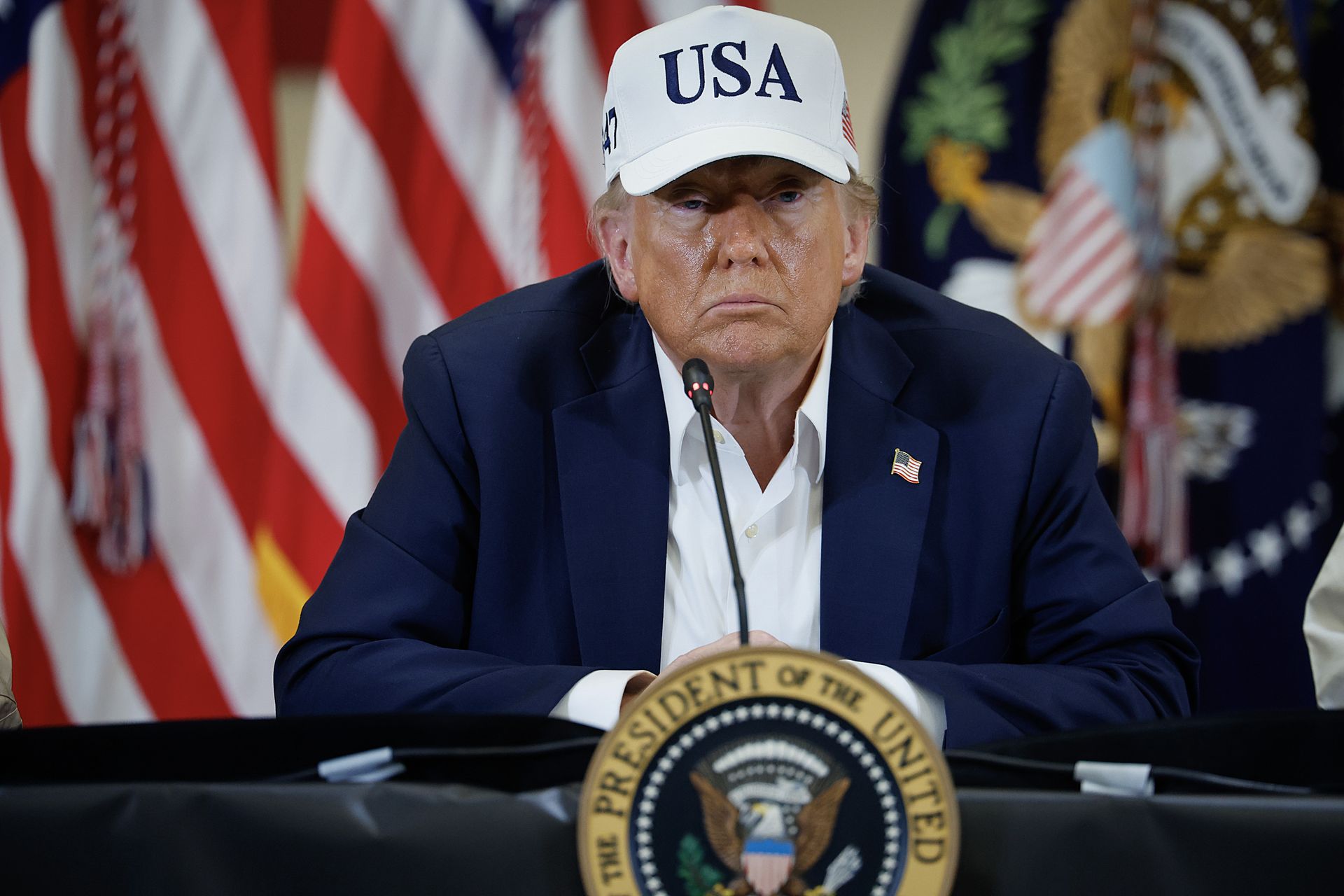 Groźne ruchy Trumpa. UE pokazała "miękkie podbrzusze" [OPINIA]
