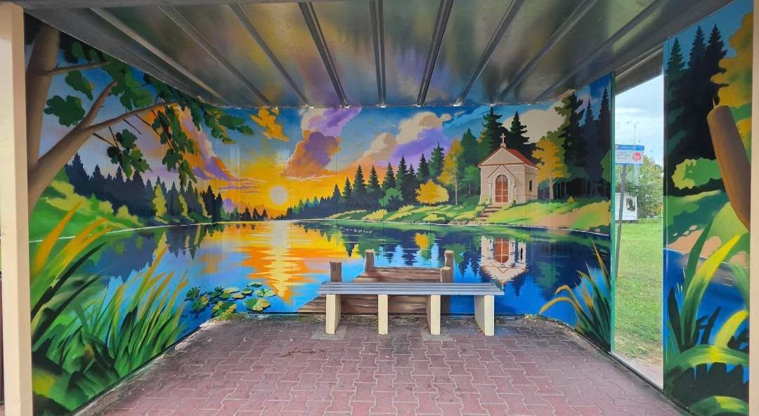 Mural na przystanku 