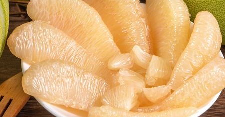 Dlaczego warto jeść pomelo?