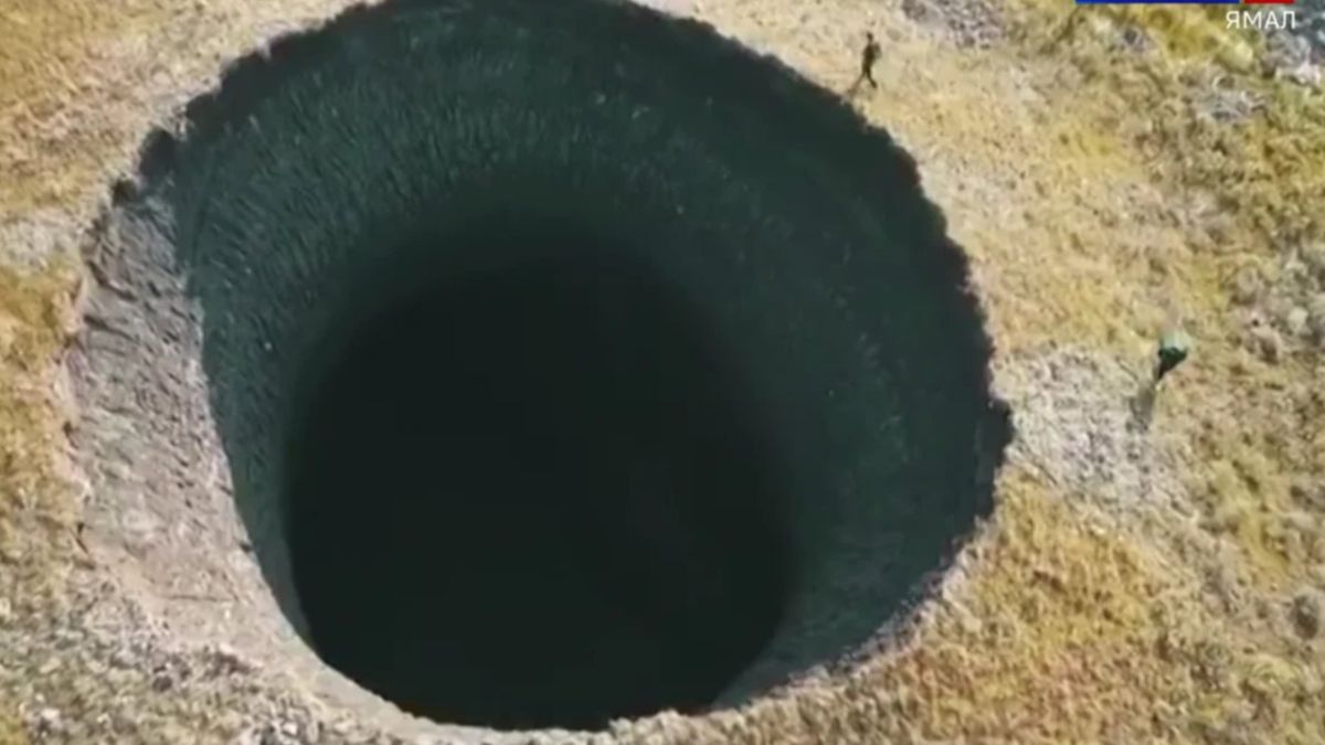 Gigantyczna dziura w wiecznej zmarzlinie Syberii.
