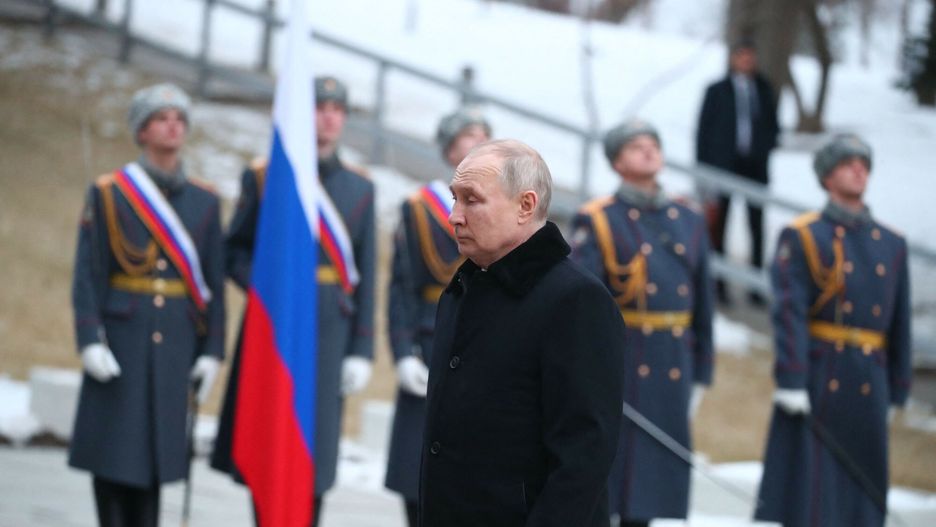 Rosjanie ?wi?tuj? 80. rocznic? bitwy pod Stalingradem
Russian President Vladimir Putin visits the Mamayev Kurgan World War Two Memorial complex in Volgograd on February 2, 2023, during commemorations for the 80th anniversary of the Soviet victory at the Battle of Stalingrad during WWII. (Photo by SPUTNIK / AFP)
-
