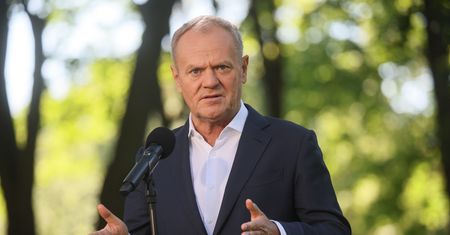 "Podoba mi się ten serial". Rozłam w PiS bawi premiera