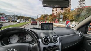 Nowy sposób oszustwa. Uderza w kierowców i kurierów