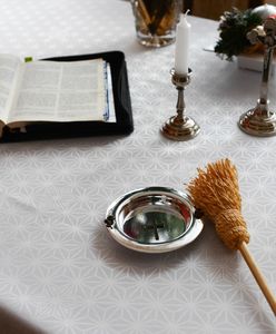 Proboszcz nie przejmuje się pandemią. Rusza z kolędą