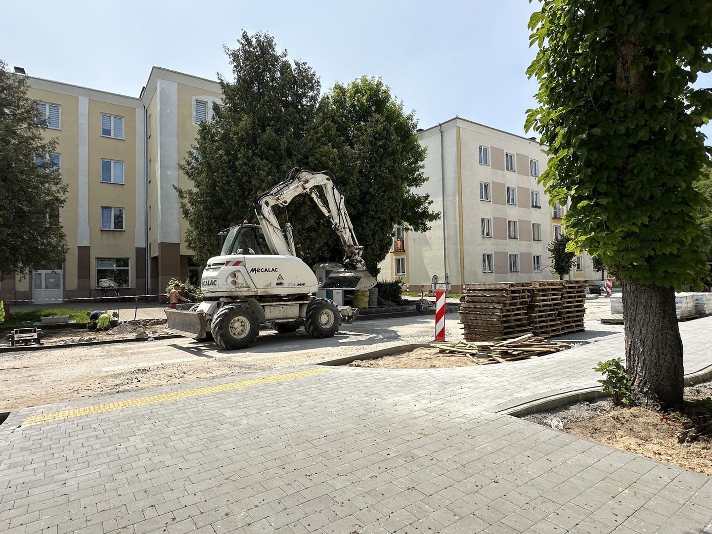 Ulica 1 Maja w Nowej Dębie jest modernizowana, czerwiec 2025