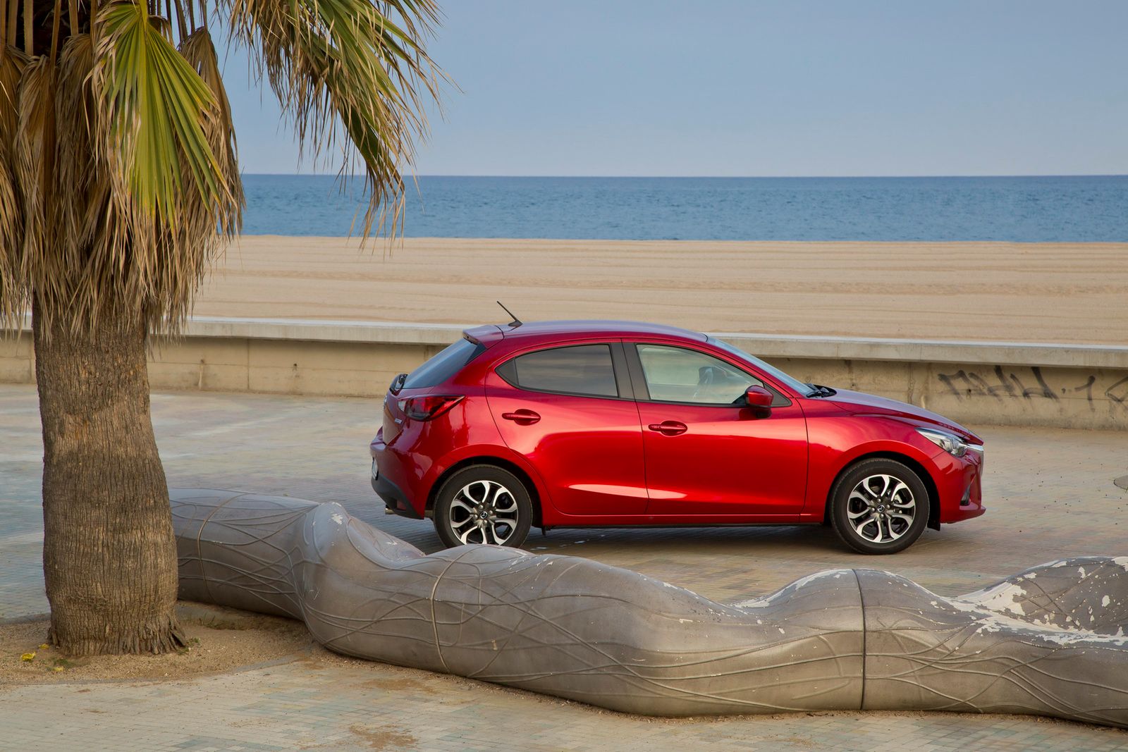 Europejska Mazda 2 – obszerna galeria zdjęć 12