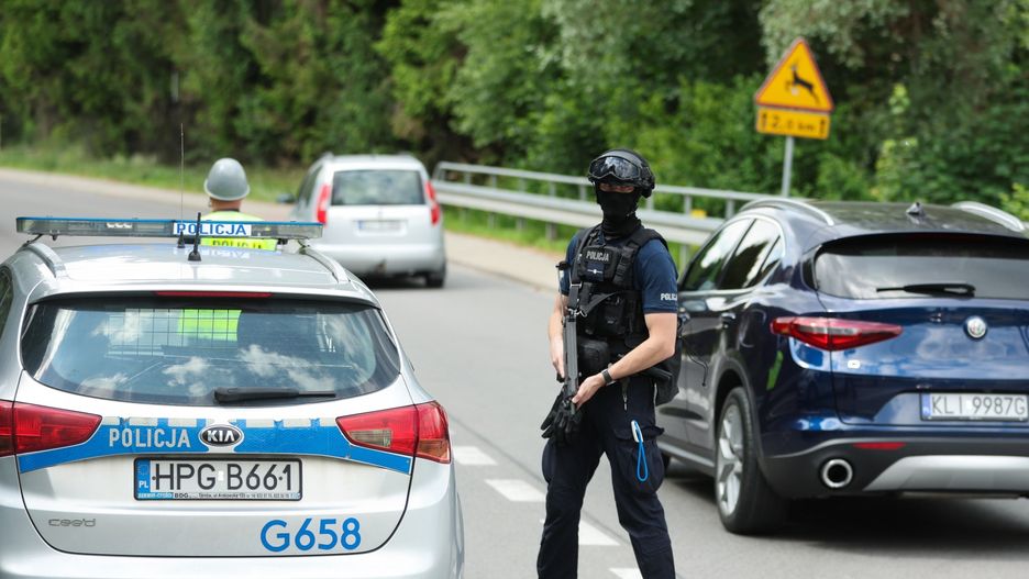 ob�awa
Grzegorz Momot
funkcjonariusze, ob�awa, policja, policyjna, poszukiwania sprawcy, strzelanina ko�o Limanowej, strzelanina w Starej Wsi, zab�jstwo