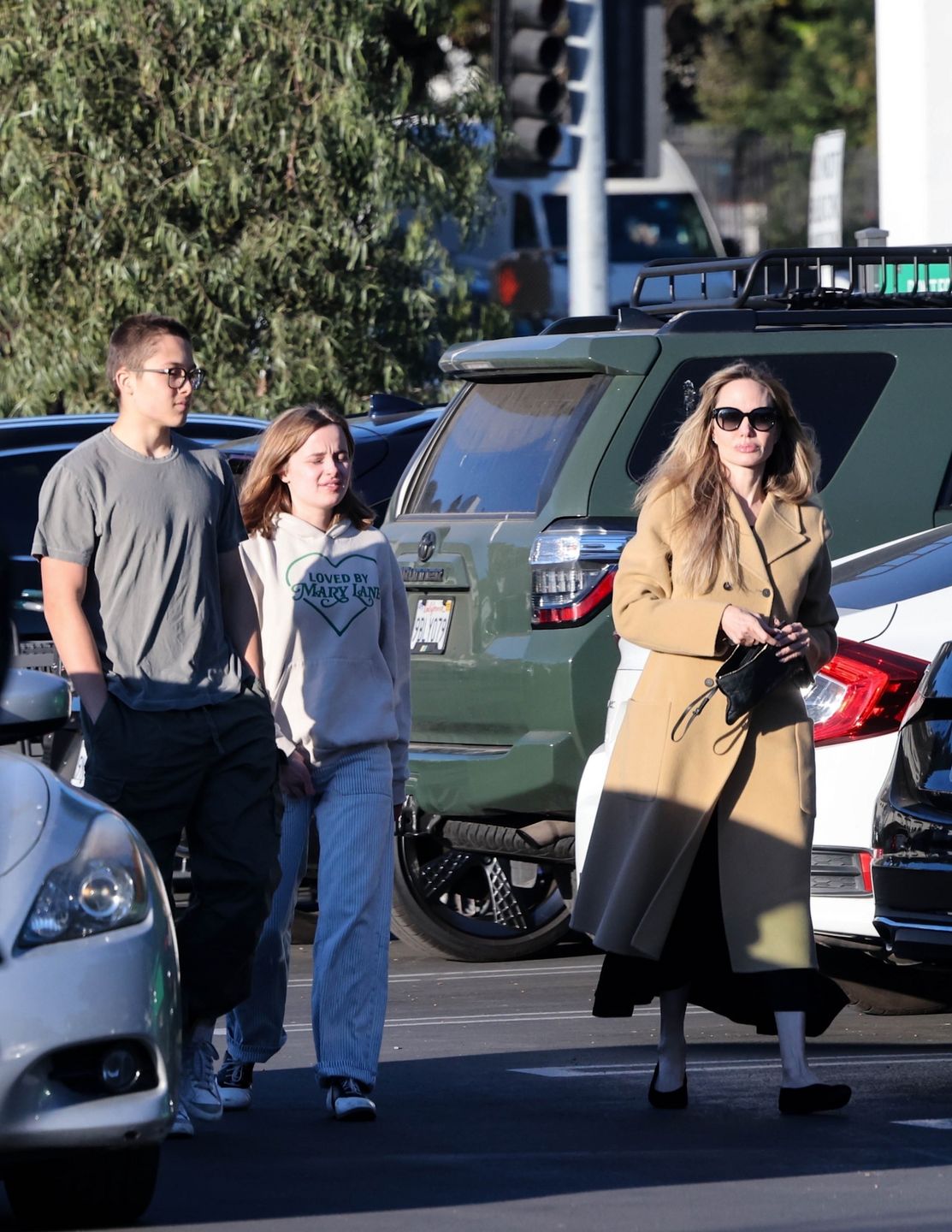 Angelina Jolie na zakupach z dziećmi