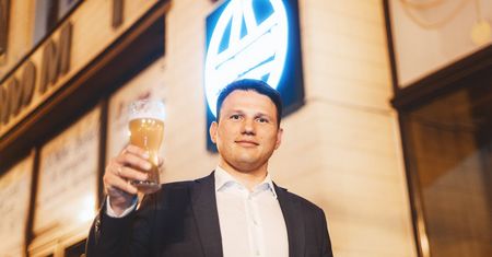 Ile na swoim pubie zarobił Sławomir Mentzen? Znamy wyniki biznesu toruńskiego polityka