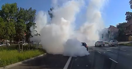 Auto dymi i nie da się go wyłączyć. Na rozbieganie jest jeden sposób