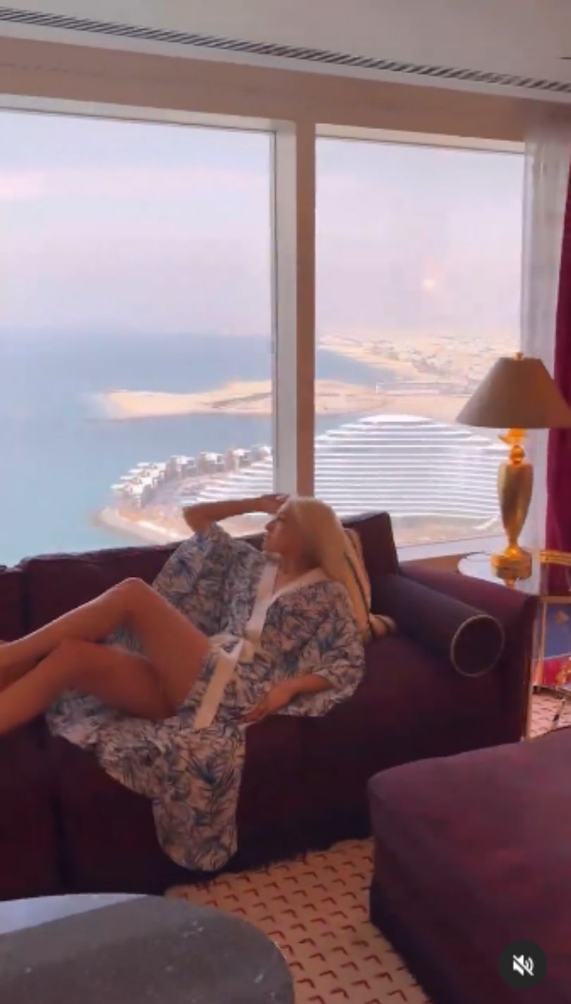 Tak Caroline Derpienski mieszkała w Dubaju. Hotel robi wrażenie
