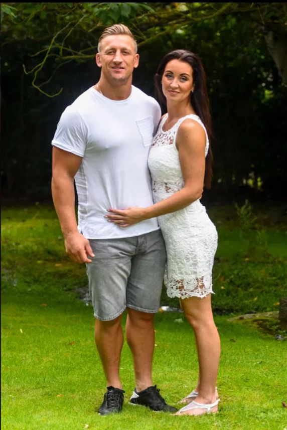 Riona mimo trudnych doświadczeń z przeszłości, poukładała sobie życie